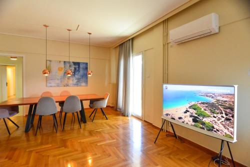 Athens stylish apt 2 min walk to the beach tram — 4-Star Luxury Hotel in Athens, Greece