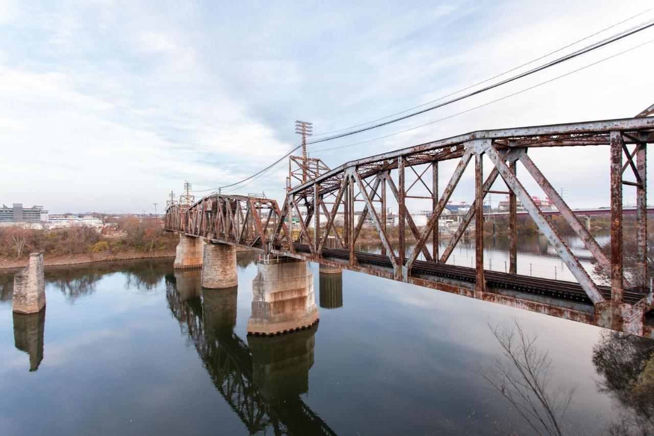 River View Central Elevator Private Parking — 4-Star Luxury Hotel in Nashville, United States
