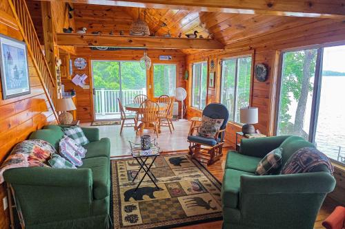 Little Mac Point - carbon neutral hotel in Otis