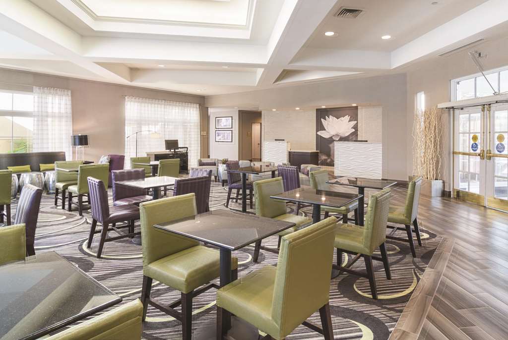 La Quinta Inn & Suites by Wyndham Phoenix Mesa West - photo 47