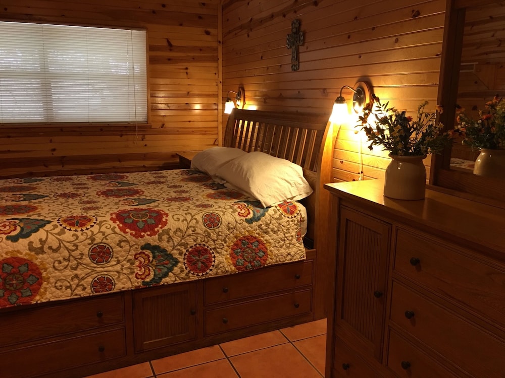 Frio Springs Lodges - photo 6