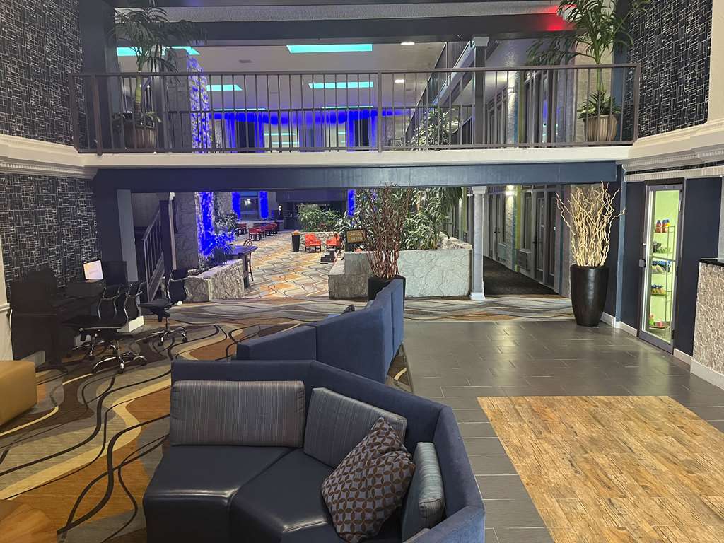 Fifth Season Inn & Suites - photo 6
