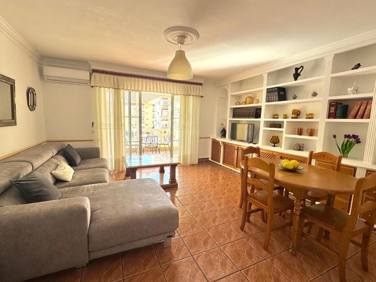 Duplex Centrico a 3 Minutos Andando de la Playa pet-friendly hotel Rincon De La Victoria