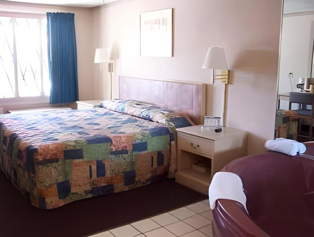 Knights Inn Rossford - photo 10