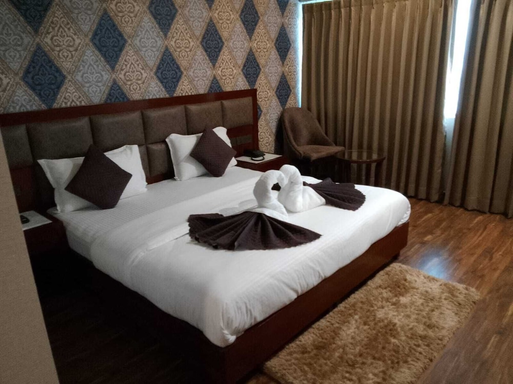 Hotel Royal Serena — Ambala