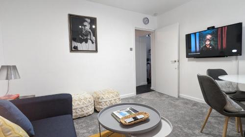 Charming & Quaint Old Compton Apartamento Quiet Guests Only Allowed No Parties Allowed Over 25 years old or families — 4-Star Luxury Hotel in London, United Kingdom