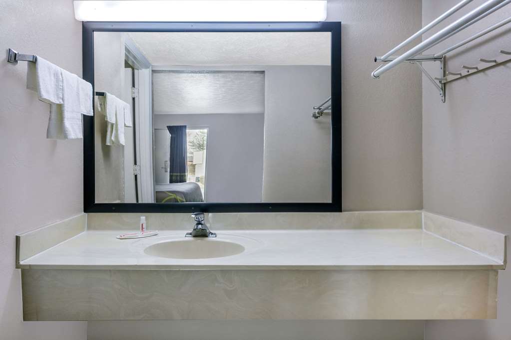 Super 8 by Wyndham Locust Grove - photo 8