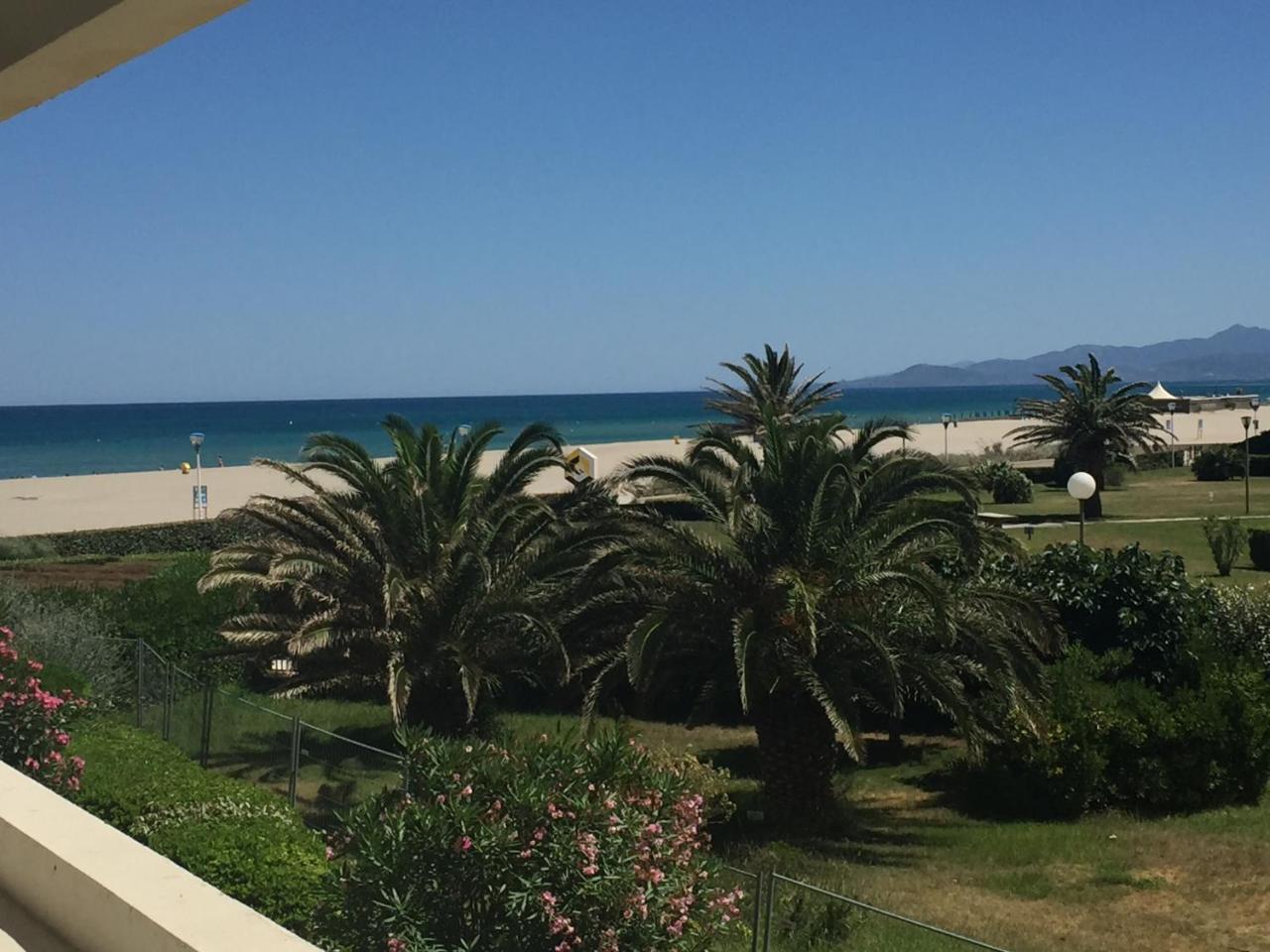 Superbe Appartement a Canet En Roussilon Avec Vue Sur Mer Et Montagne — 4-Star Luxury Hotel in Canet-En-Roussillon, France