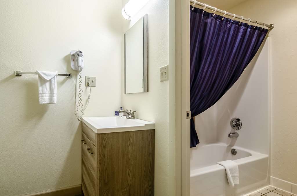 Americas Best Value Inn & Suites Ft. Collins E at I 25 - photo 16