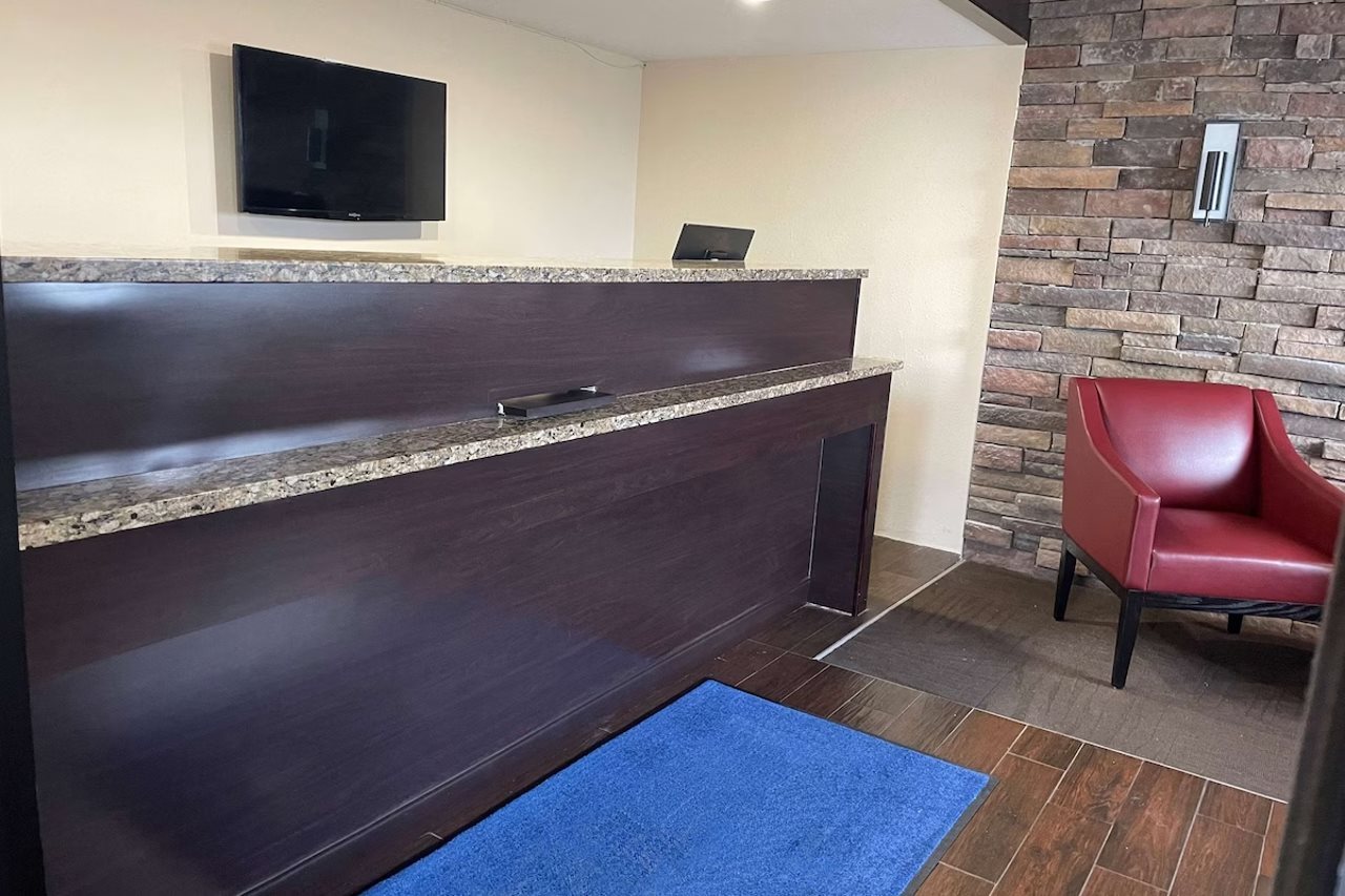 Baymont by Wyndham Holland Toledo - photo 13