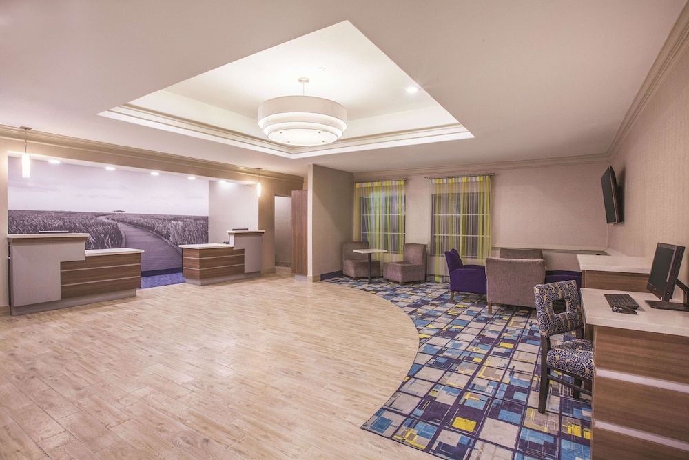 La Quinta Inn and Suites by Wyndham Lake Charles Casino Area - photo 25