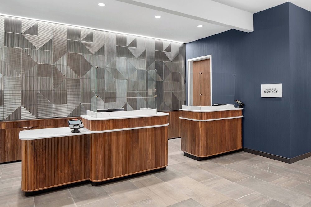 Courtyard by Marriott Lansing Downtown - photo 3