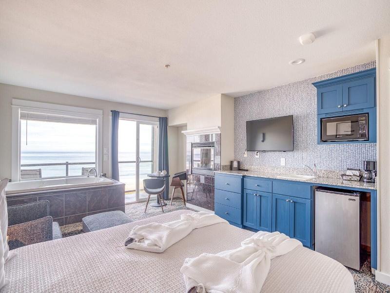Starfish Manor Oceanfront Hotel - photo 61