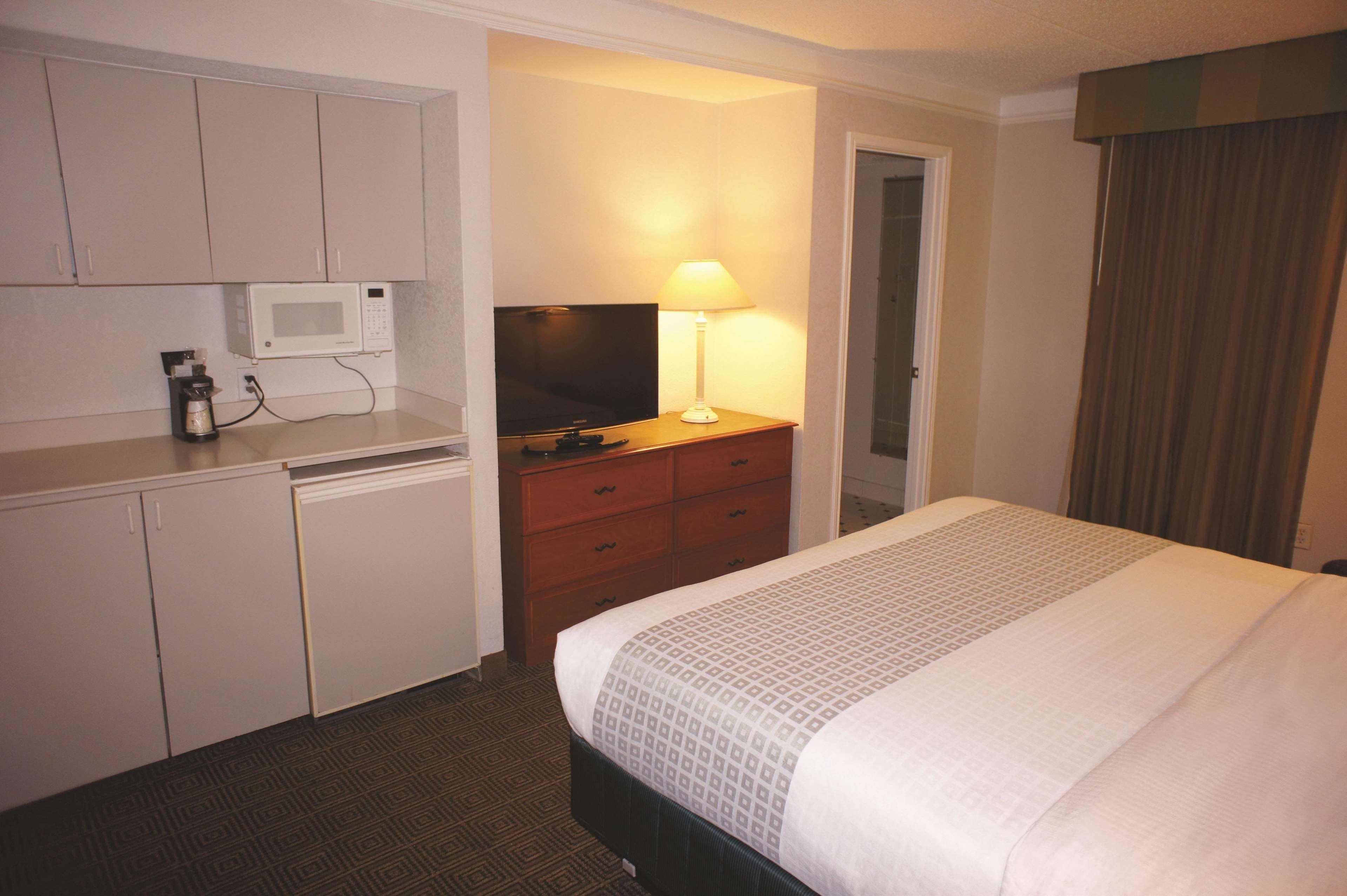 Super 8 by Wyndham Austin South I 35 - photo 17