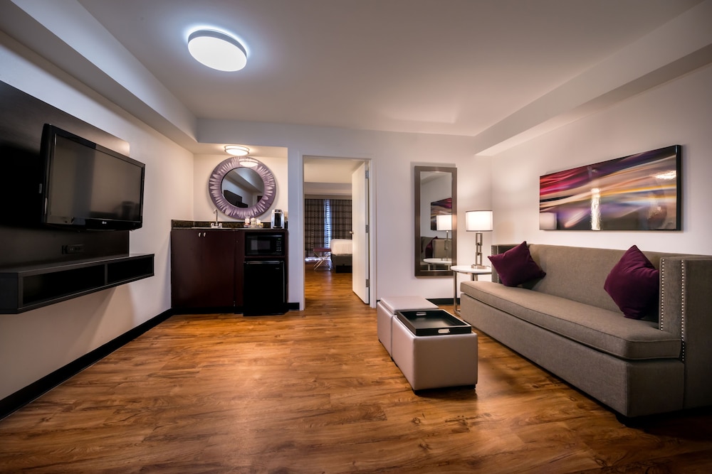 Holiday Inn Hotel & Suites Beaumont Plaza an IHG Hotel - photo 4