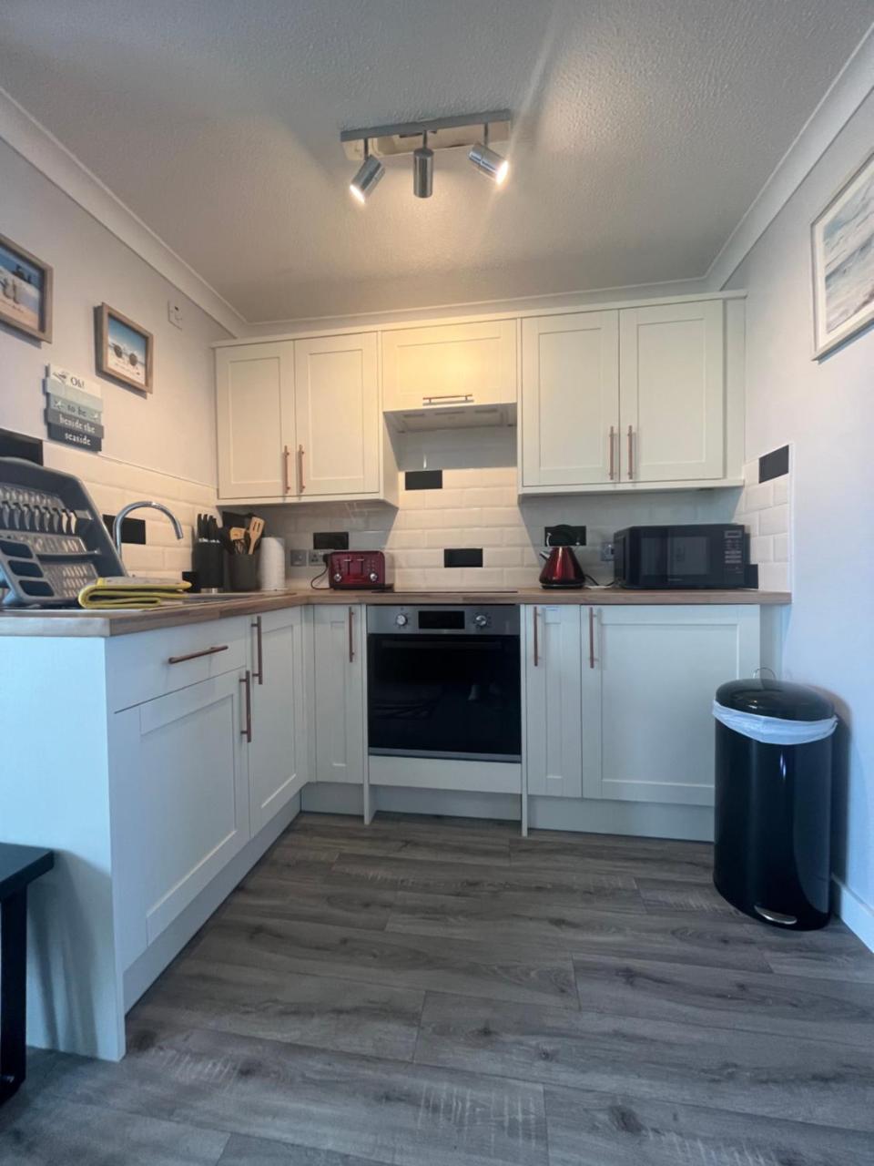 246 Two bed Chalet on Belle Aire Holiday Park sleeps 5 pet friendly free Wi Fi bed linen and towels included plus onsite entertainment available — 4-Star Luxury Hotel in Great Yarmouth, United Kingdom
