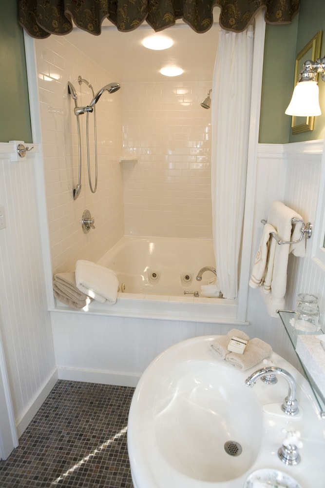 The Belvedere Inn & Restaurant - photo 26