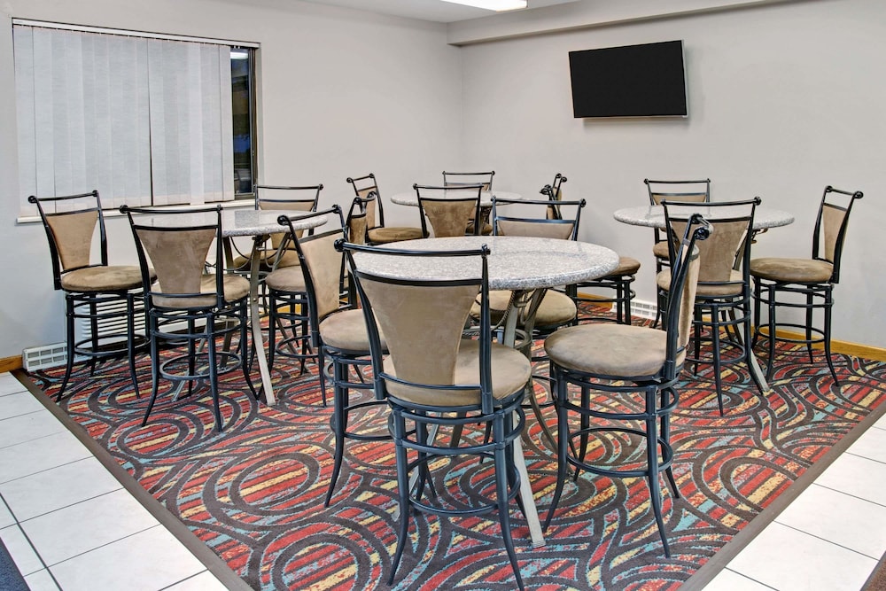 Super 8 by Wyndham Fort Collins - photo 29
