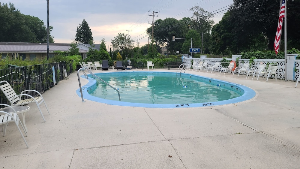 Presque Isle Motel - photo 14