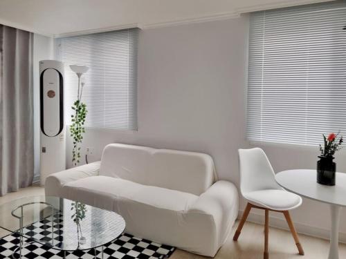 Stay Toseong — 4-Star Luxury Hotel in Busan, South Korea