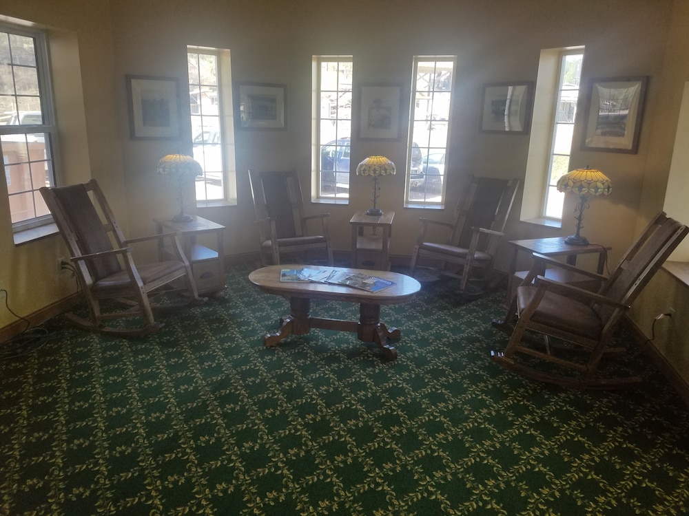 Roosevelt Inn Mount Rushmore - photo 4