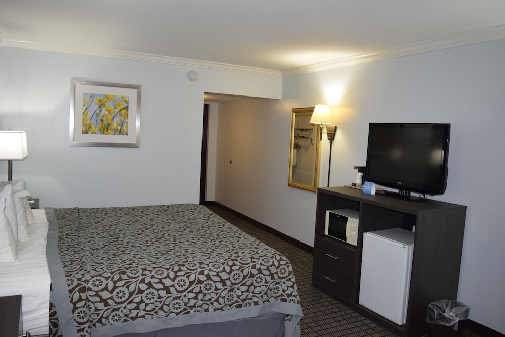 Days Inn by Wyndham Rock Falls - photo 17