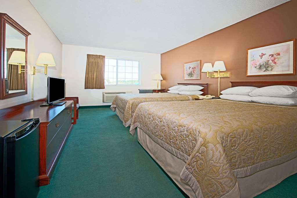 Super 8 by Wyndham Richmond - photo 11