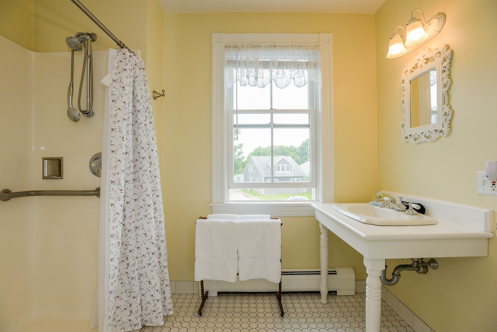 Payne's Harbor View Inn - photo 40
