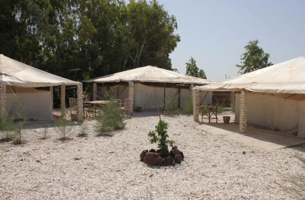 Le Campement Calao Du Lac Rose Glamping — Kayar