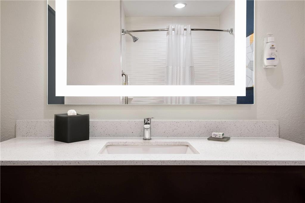 La Quinta Inn & Suites by Wyndham Montgomery - photo 17