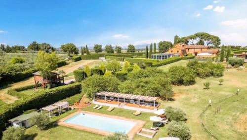 Country House Le Torri di Porsenna — 4-Star Luxury Hotel in Castiglione Del Lago, Italy