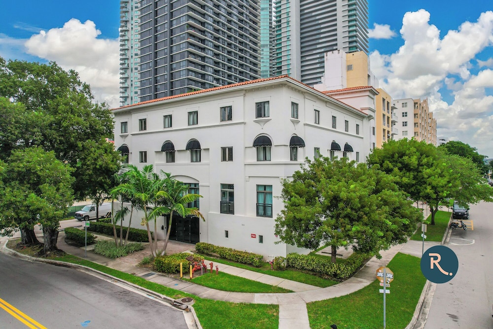 Sonder The Palace - last minute hotel in Miami