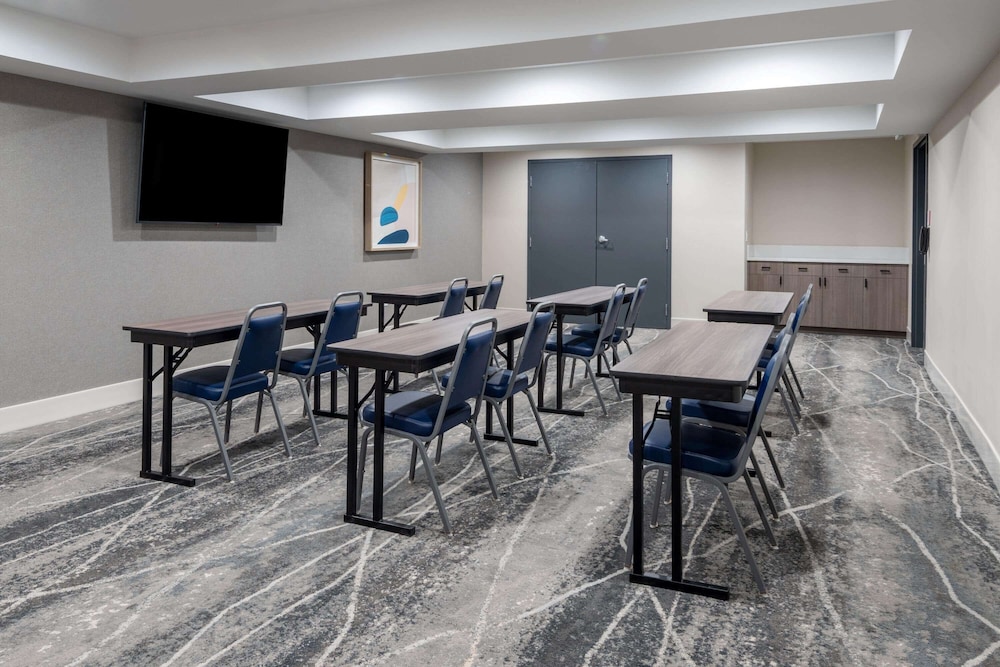 Ramada by Wyndham Modesto Yosemite Area - photo 43