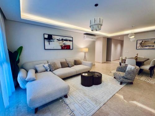 Zed Towers 3Br Hotel Apartment — hotel near Sphinx International Airport