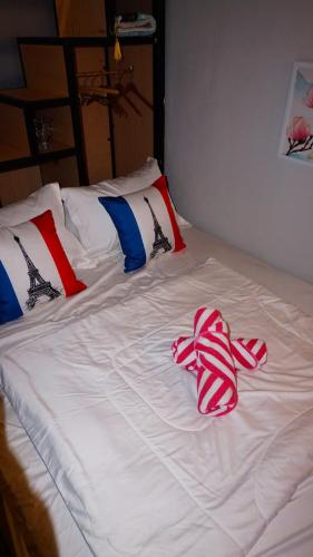 Cozy Loft Bed Mini Studio Golf View — Unknown City — photo 2
