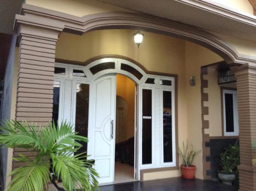 Wisma Maharani — hotel near Matahora Airport