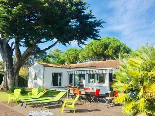 La Taniere piscine et 300m de la mer - carbon neutral hotel in Unknown City