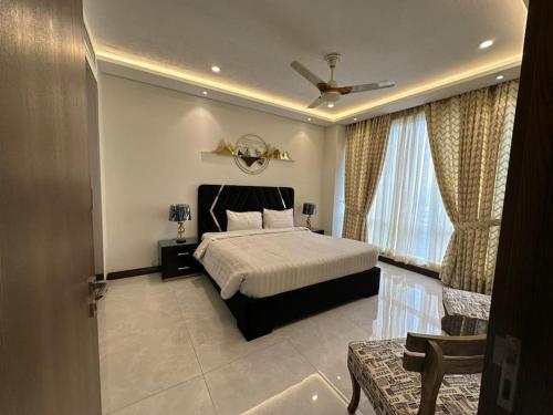Luxury Apartment 407 East with pool in Gulberg Lahore — 4-Star Luxury Hotel in Lahore, Pakistan