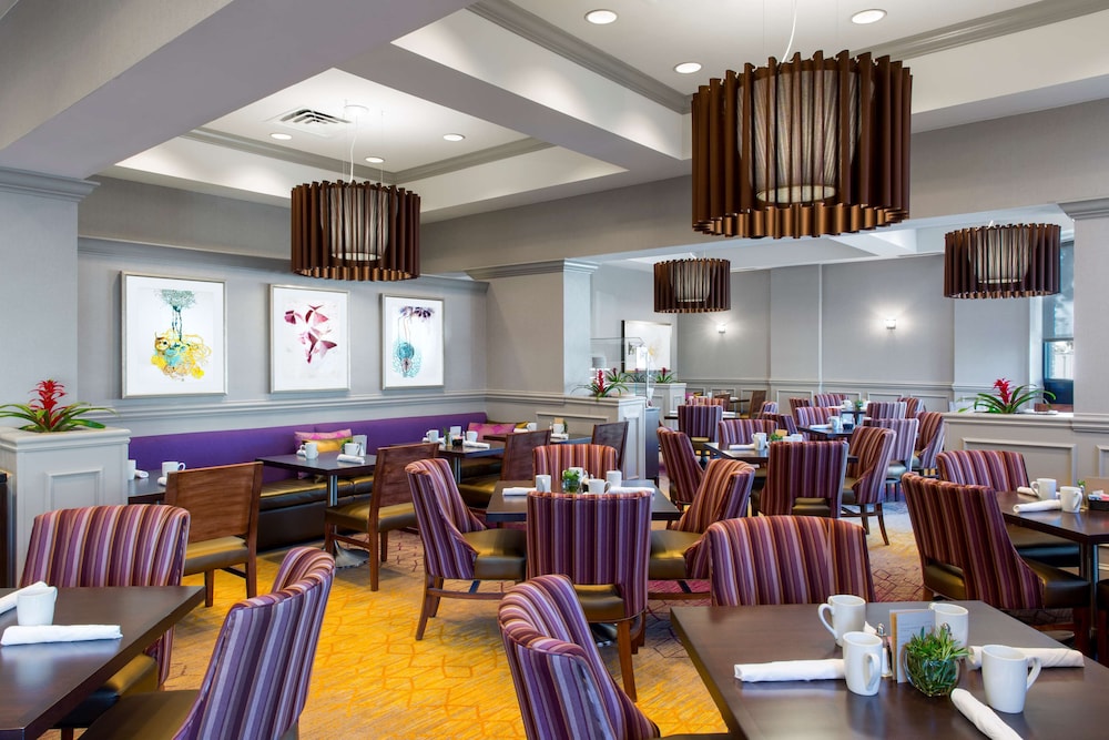 DoubleTree by Hilton Hotel Savannah Historic District - photo 43