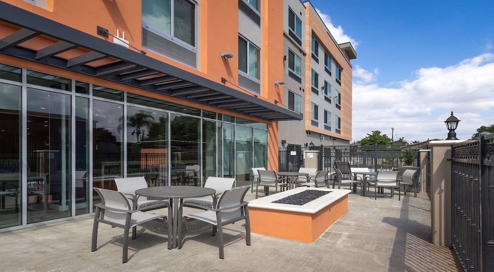 Holiday Inn Express & Suites Hawaiian Gardens by IHG - photo 31