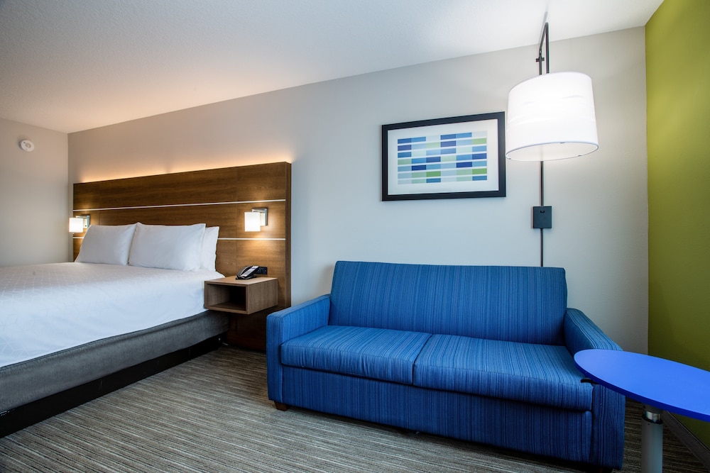 Holiday Inn Express & Suites Deland South by IHG - photo 12