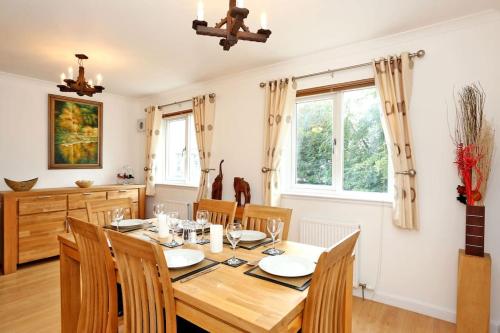 Spacious 4 bedroom Townhouse near Scenic Beach & City Centre — 4-Star Luxury Hotel in Aberdeen, United Kingdom