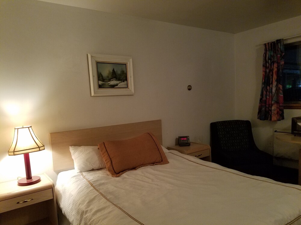 Downtown Xenion Motel - photo 8