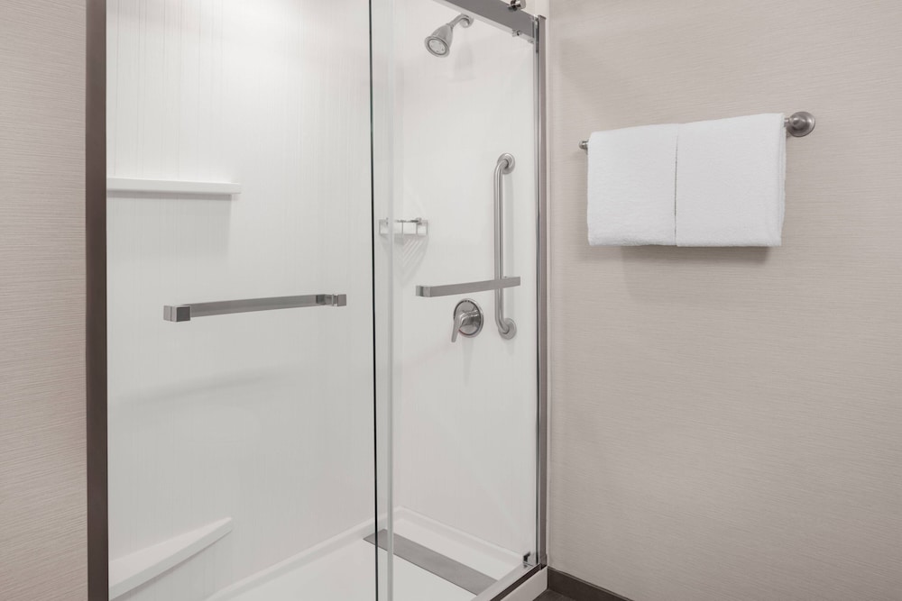 Courtyard by Marriott Portland Airport - photo 18