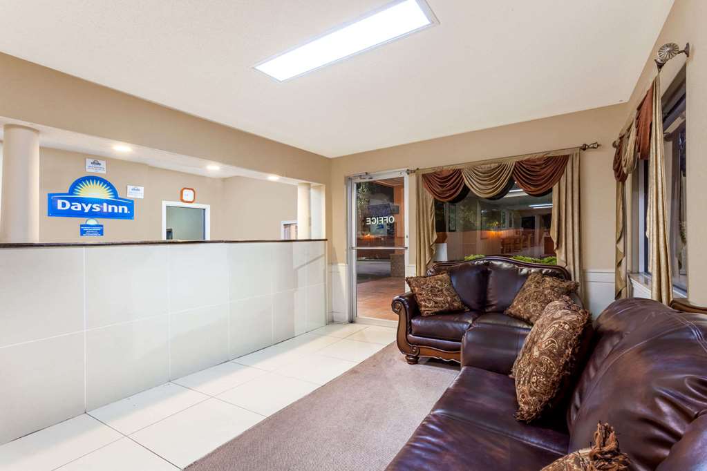 Days Inn by Wyndham Columbia - photo 6