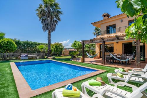 Villa Jaruco Lux Piscina Privada Familiar BBQ Aire Acondicionado — 4-Star Luxury Hotel in Lloret De Mar, Spain