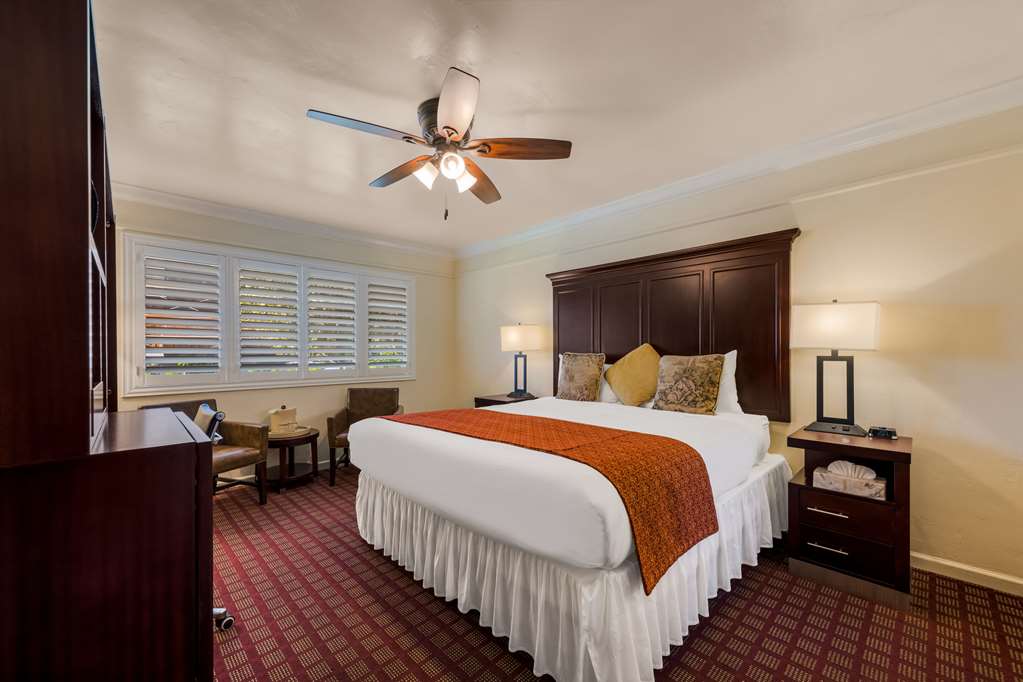 Clarion Collection Carmel Oaks Inn - photo 17