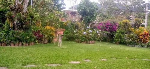 Cabaña Mi Bello Jardín Privado Zona Urbana in Unknown City, El Salvador