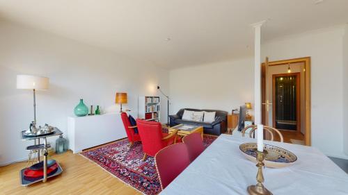 Bright flat overlooking Lake Geneva — 4-Star Luxury Hotel in Montreux, Switzerland