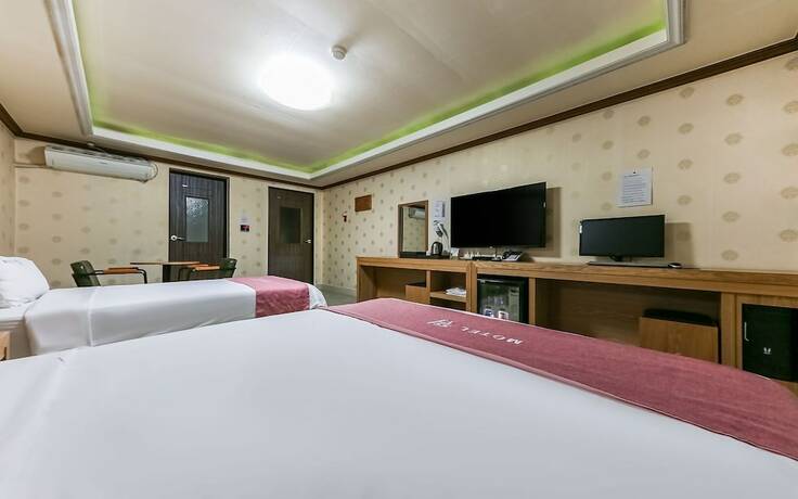 Kwang Hye Won Some Self Check in Motel in Chinch'on, South Korea